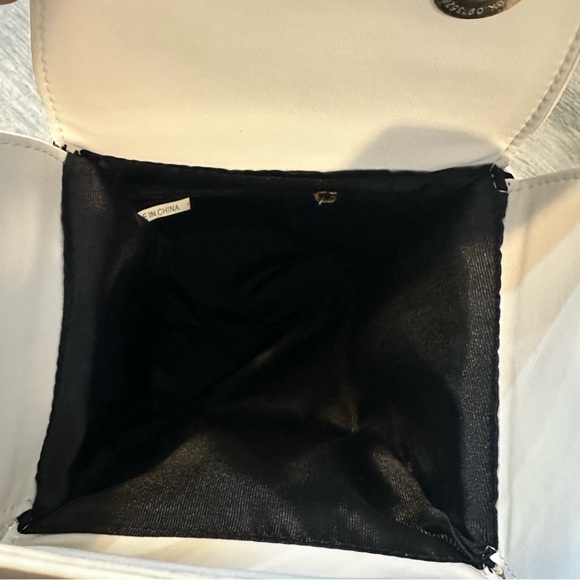 Chinese Takeout Box Fun Cute
Purse Crossbody with Gold chain NWT - Picture 5 of 8